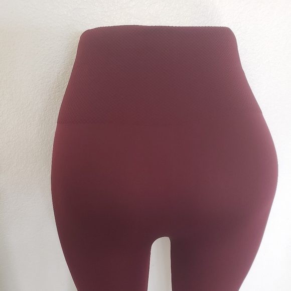 High Waist Tummy Control Capri Leggings - Picture 4 of 4